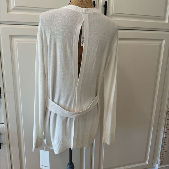 Lululemon white ‘Sincerely yours’ sweater - Picture 2 of 9